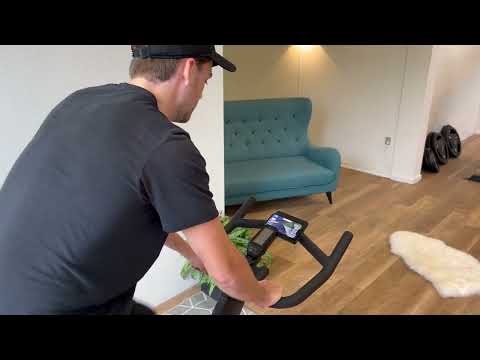 TITAN LIFE Indoor Bike S72